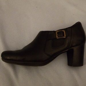 Clarks black, size 11, ankle booties.